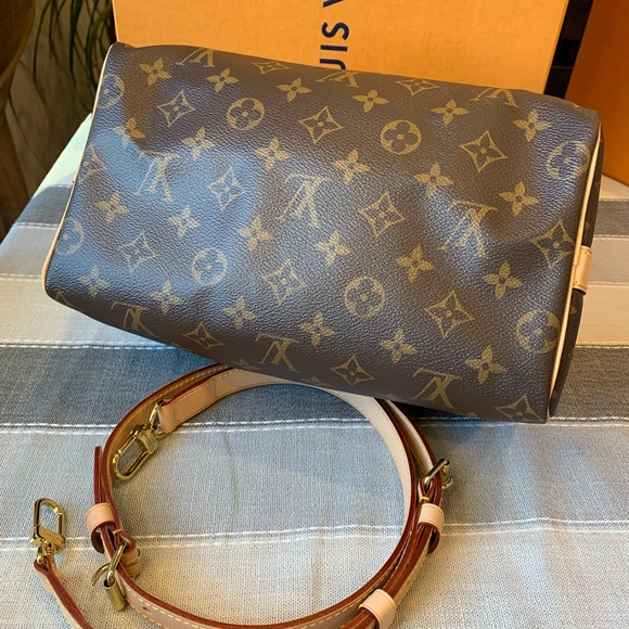 **SOLD** Louis Vuitton Speedy Bandouliere 25 in Monogram. ** SOLD - Picture 5 of 7